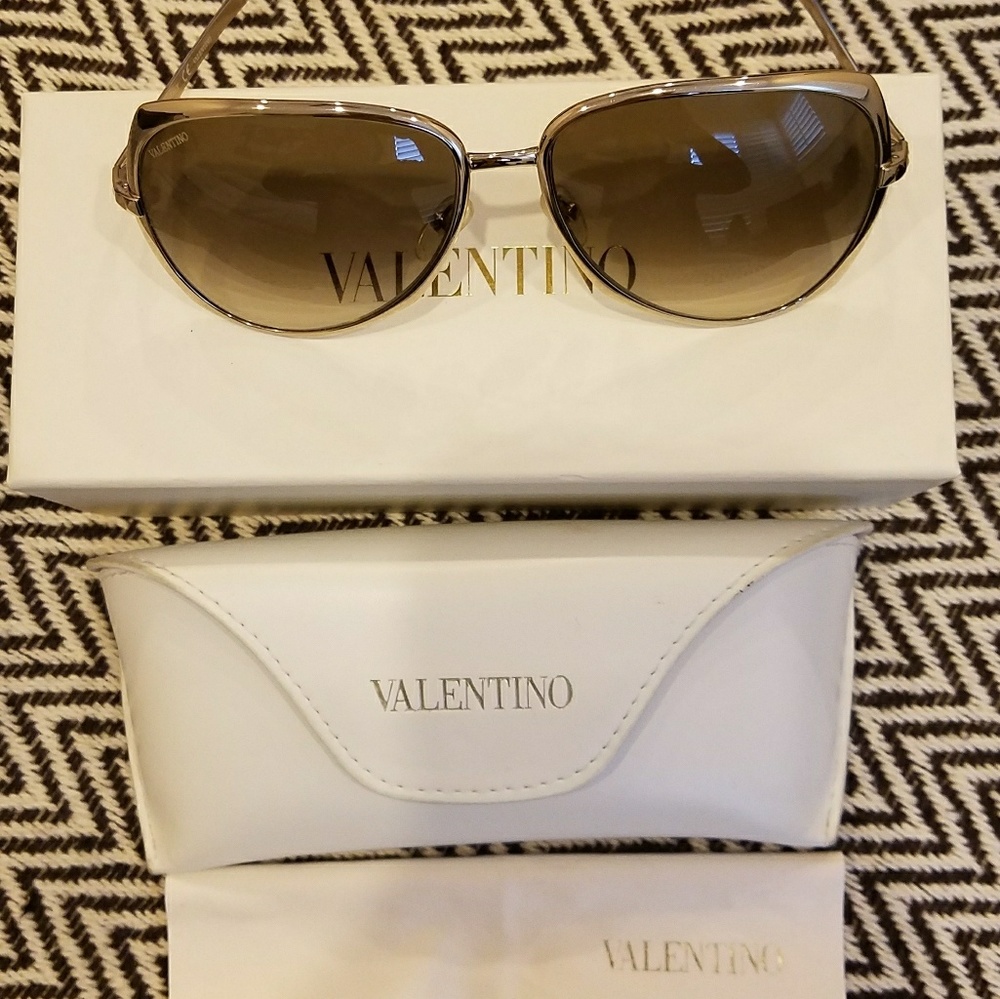 🚫SOLD🚫Authentic Valentino Sunglasses